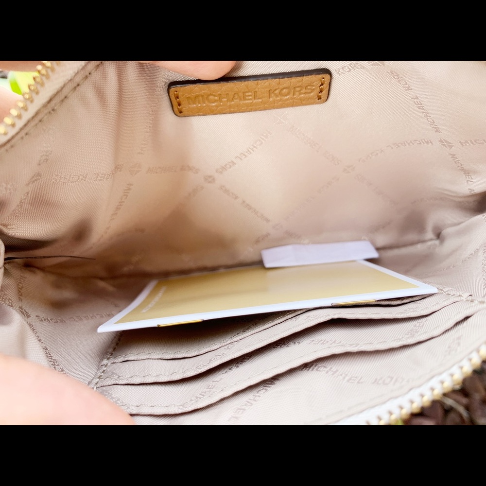 Gaby’sBags Michael Kors Fulton LG Wristlet Beige - Picture 5 of 6